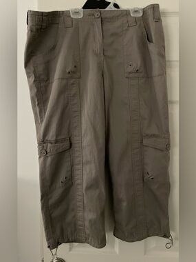 Style & Co. Tan Cargo Capris- Utility
